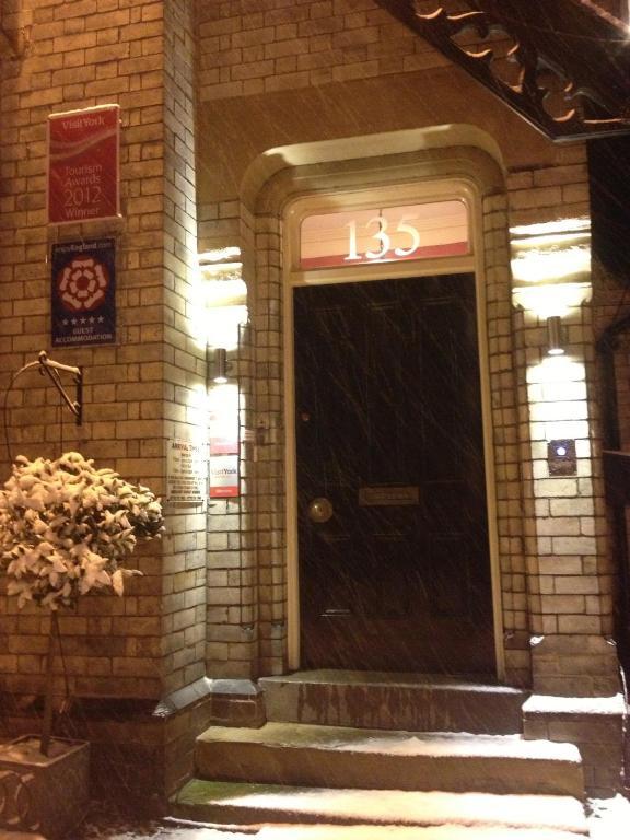 יורק Bishops Guest Accommodation מראה חיצוני תמונה